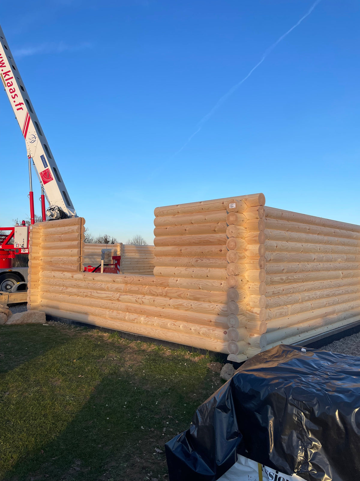 Montage d'un chalet Honka en rondins