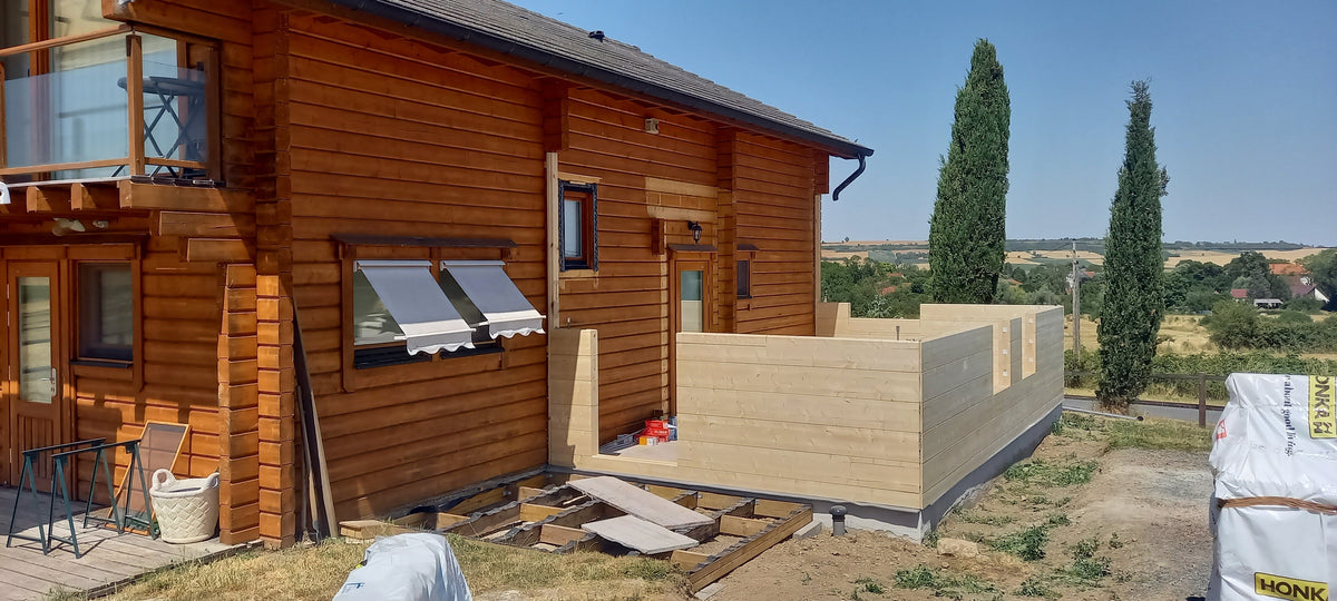 Extension d'une maison Honka en madriers
